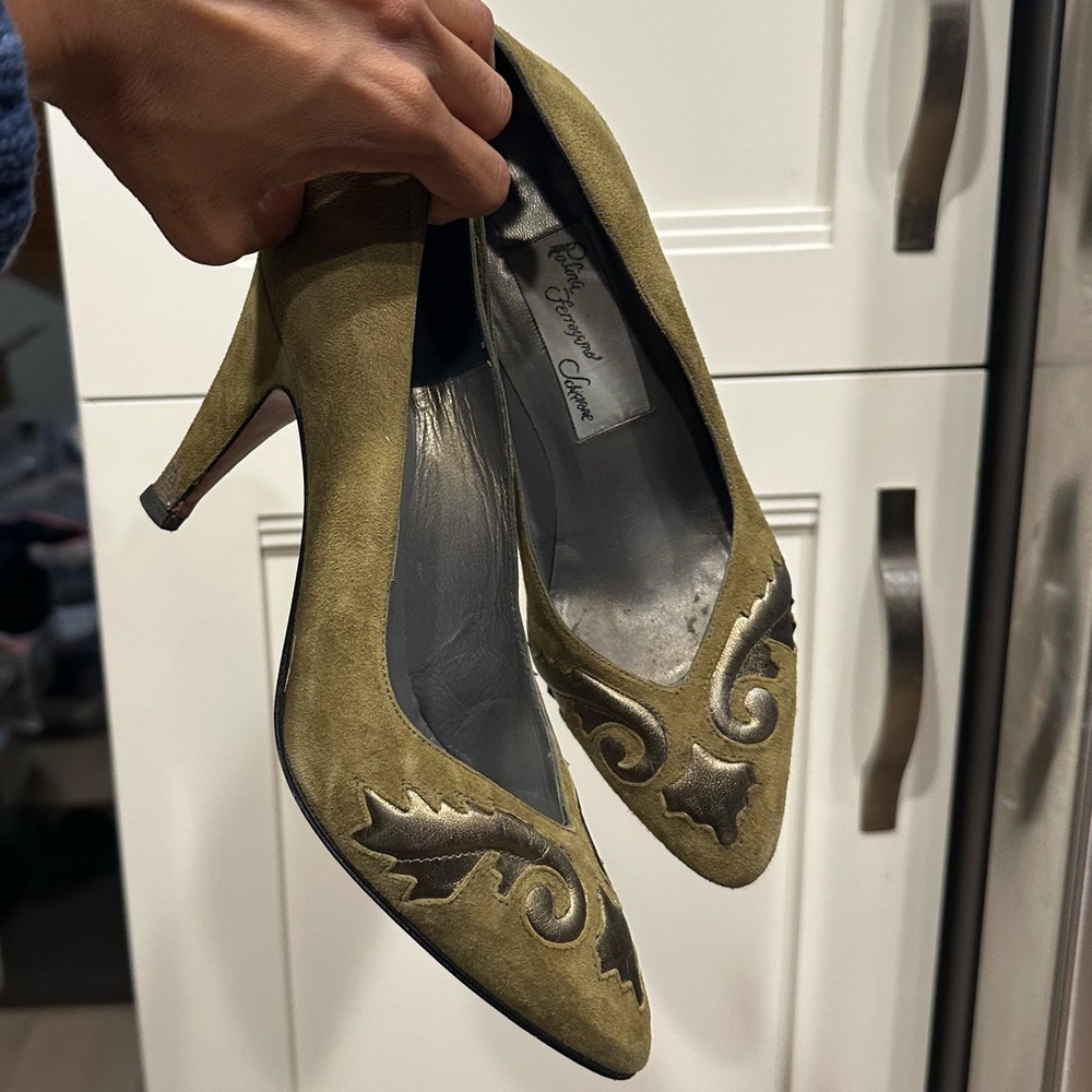 Martinez Valero suede heels